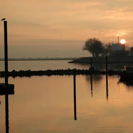 Hausboot Kaddi's Sunshine - Huus & Botel *