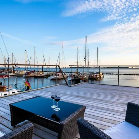 Hausboot Kaddi's Sunshine - Huus & Botel *