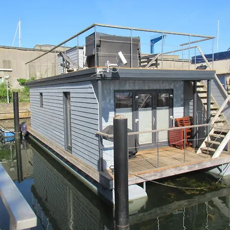 Hausboot Kaddi's Sunshine - Huus & Botel Fehmarn