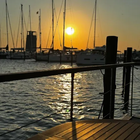 Hausboot Kaddi`s Sunshine - Huus&meer Fehmarn